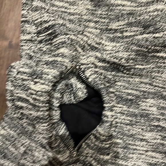 Gap women’s knitted style petite dress with pockets, Grey, black, size medium - Picture 3 of 6